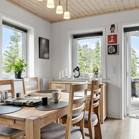 3 Bedroom Cozy In Prázdninový dům *