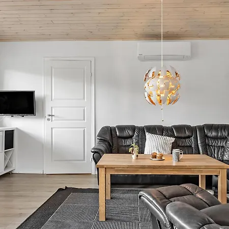 Prázdninový dům 3 Bedroom Cozy In *