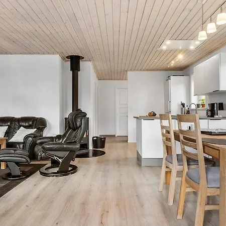 Prázdninový dům 3 Bedroom Cozy In