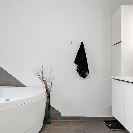 3 Bedroom Cozy In Nyaraló Højslev