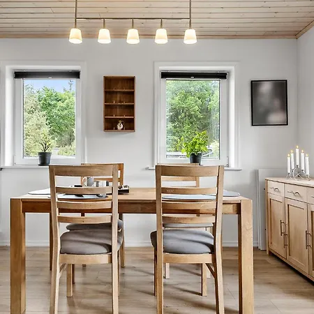 Nyaraló 3 Bedroom Cozy In Højslev