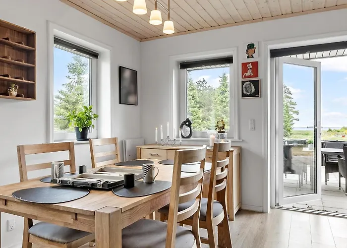 3 Bedroom Cozy In Prázdninový dům *