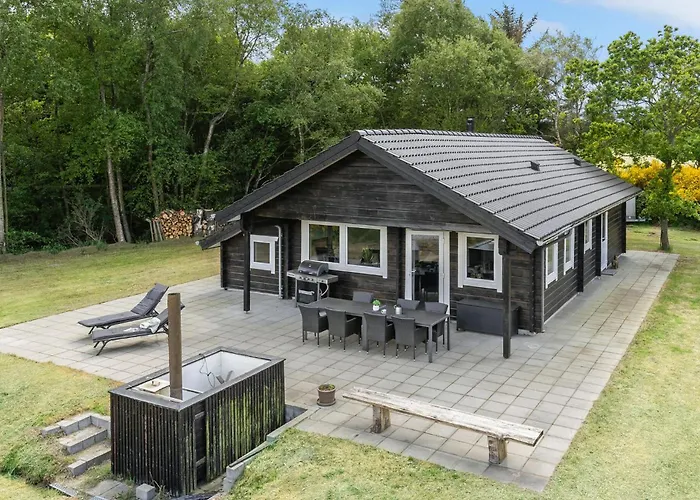 Holiday home 3 Bedroom Cozy In Hojslev