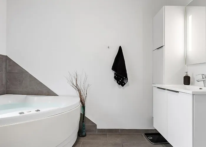 3 Bedroom Cozy In Prázdninový dům Højslev