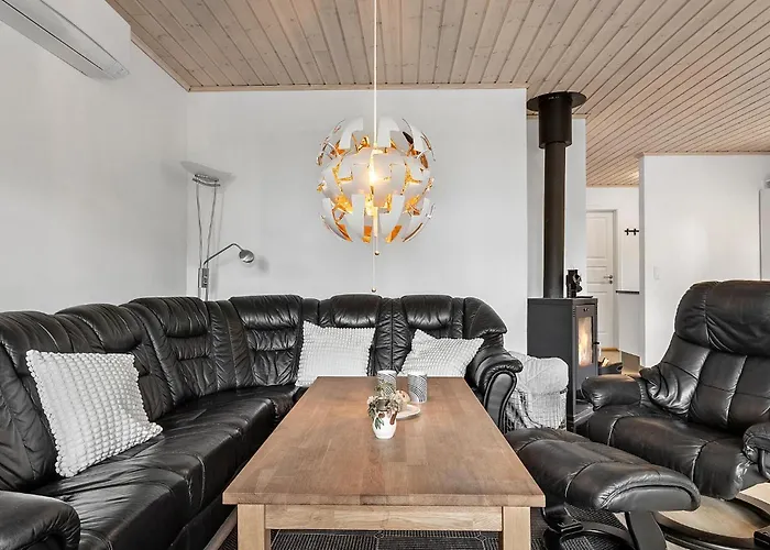 3 Bedroom Cozy In Holiday home